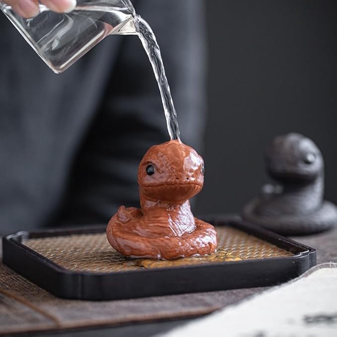 Chinese Zisha Snake Tea Pet, Ceramic Tea Pet, Handmade Purple Clay Tea Pet for Kung Fu Tea Tray, Tea Pet Decorate Kungfu Tea Tray Accessories (Red)
